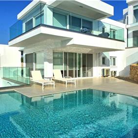 4 bedroom villa with pool & seaview, near Acharavi, sleeps 9